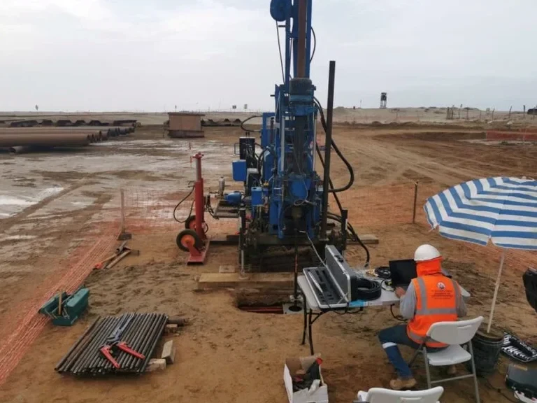 Essai CPT à Versailles : Profils Géotechniques au Pénétromètre Statique